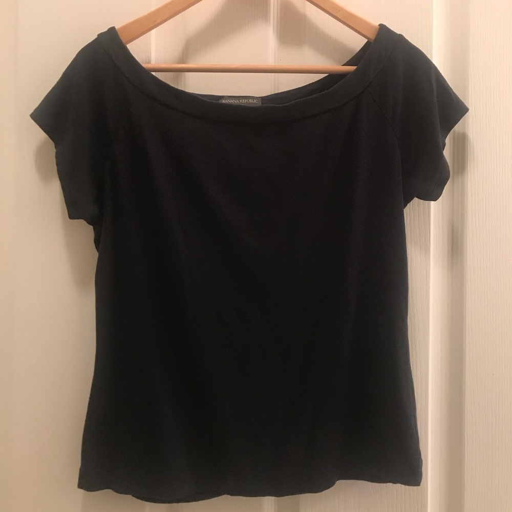 Banana Republic black scoop neck tee
